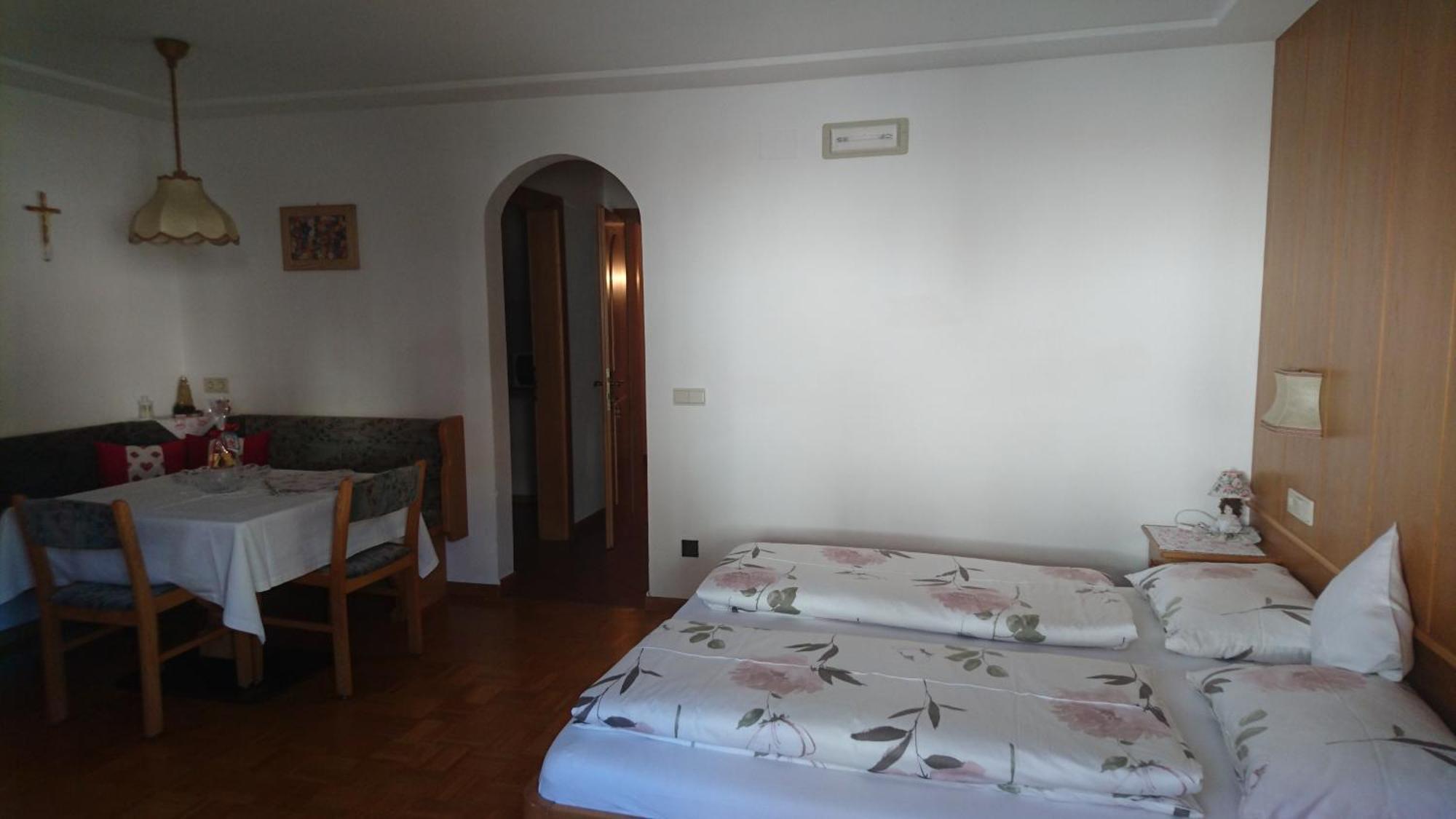 Residence Ploner San Cassiano  Rum bild