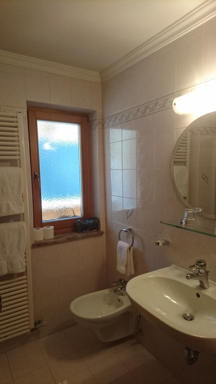 Residence Ploner San Cassiano  Rum bild