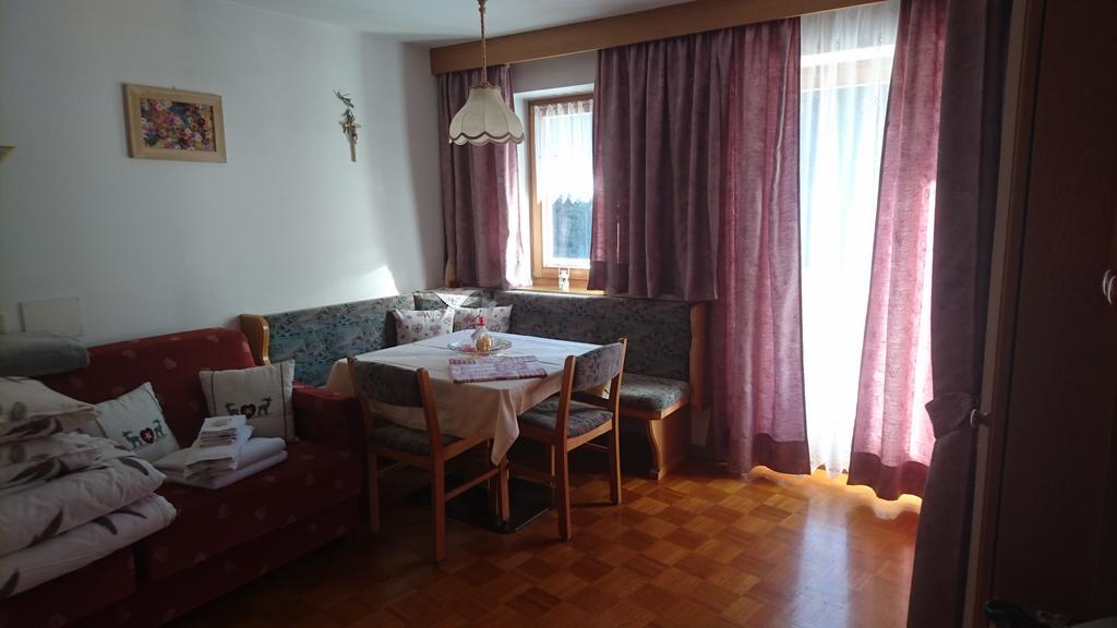 Residence Ploner San Cassiano  Rum bild