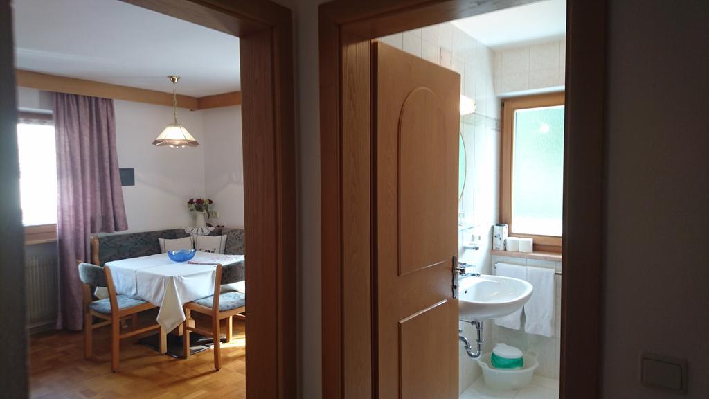 Residence Ploner San Cassiano  Rum bild