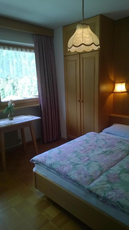 Residence Ploner San Cassiano  Rum bild
